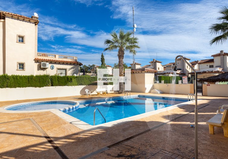 Herverkoop - villa - Guardamar del Segura - Urbanizaciones