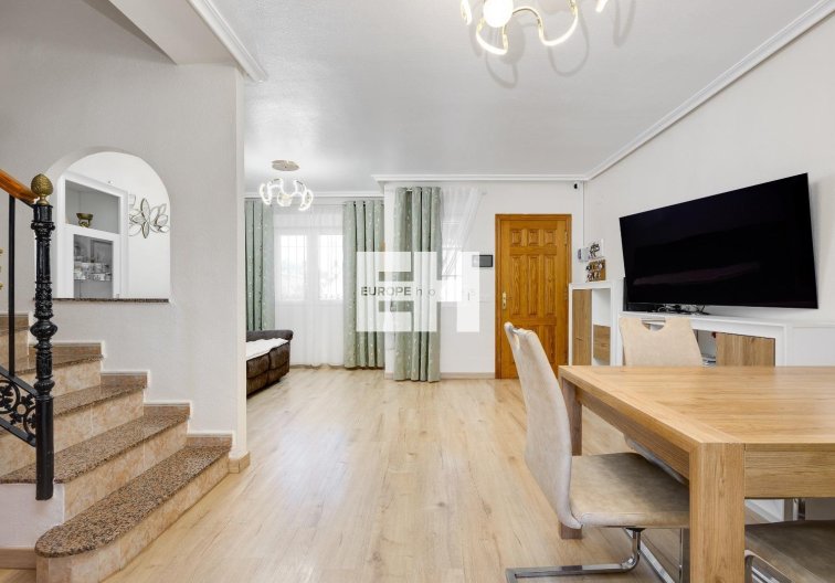 Resale - town house - Torrevieja - Aguas Nuevas