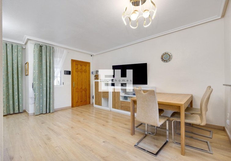 Resale - town house - Torrevieja - Aguas Nuevas