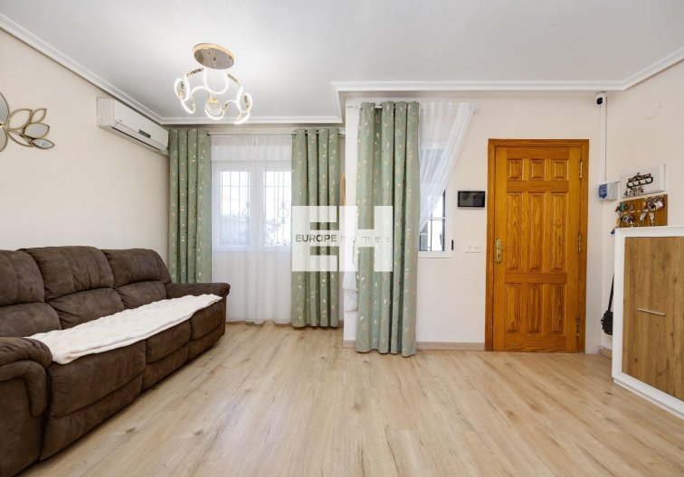 Resale - town house - Torrevieja - Aguas Nuevas