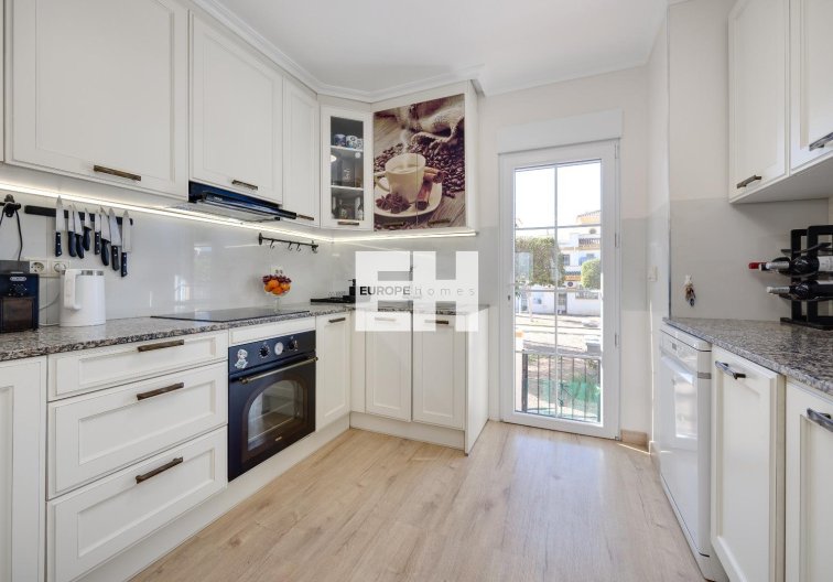 Resale - town house - Torrevieja - Aguas Nuevas