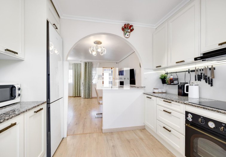 Resale - town house - Torrevieja - Aguas Nuevas