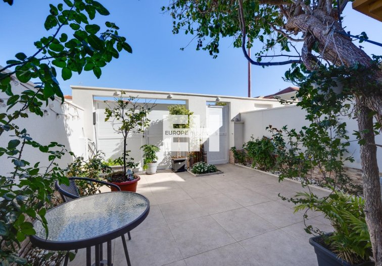 Resale - town house - Torrevieja - Aguas Nuevas