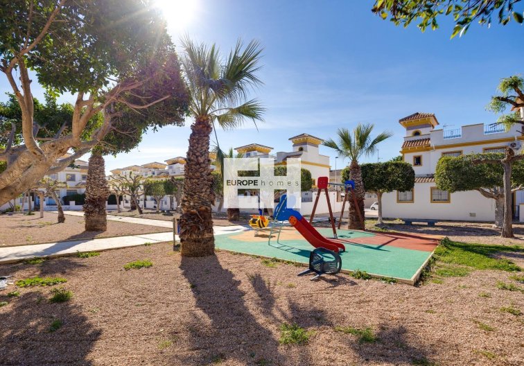Resale - town house - Torrevieja - Aguas Nuevas