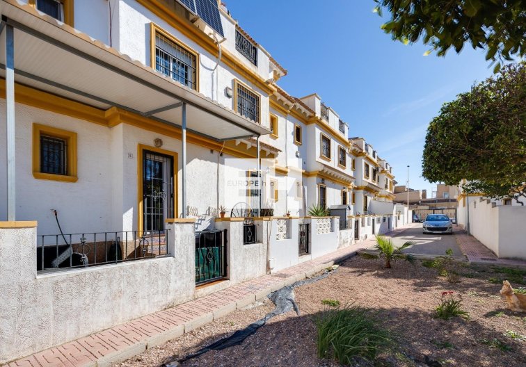 Resale - town house - Torrevieja - Aguas Nuevas