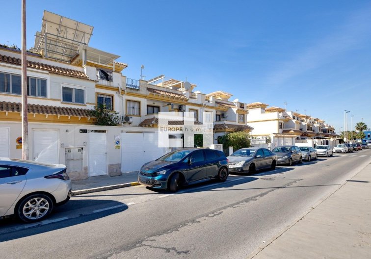 Resale - town house - Torrevieja - Aguas Nuevas