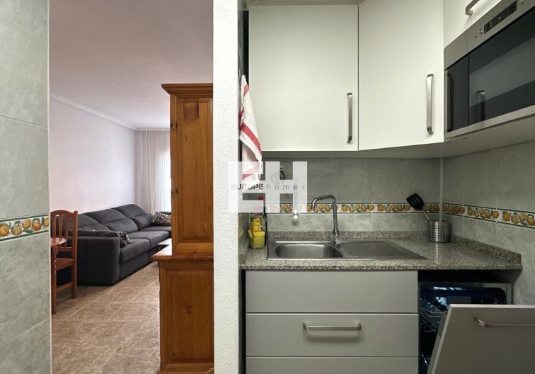 Segunda mano - Apartamento  - Torrevieja - Estacion De Autobuses