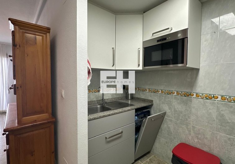 Segunda mano - Apartamento  - Torrevieja - Estacion De Autobuses