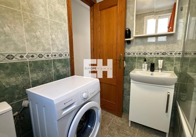 Segunda mano - Apartamento  - Torrevieja - Estacion De Autobuses