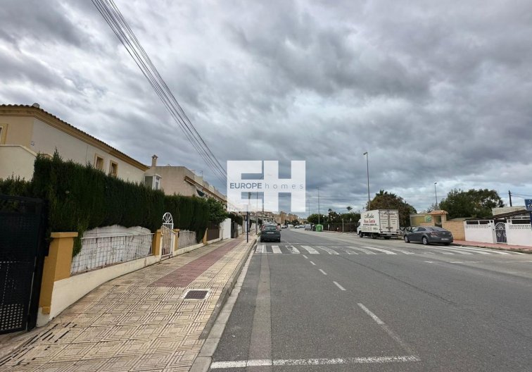 Resale - Bungalow - Orihuela Costa - Los Almendros-la Florida