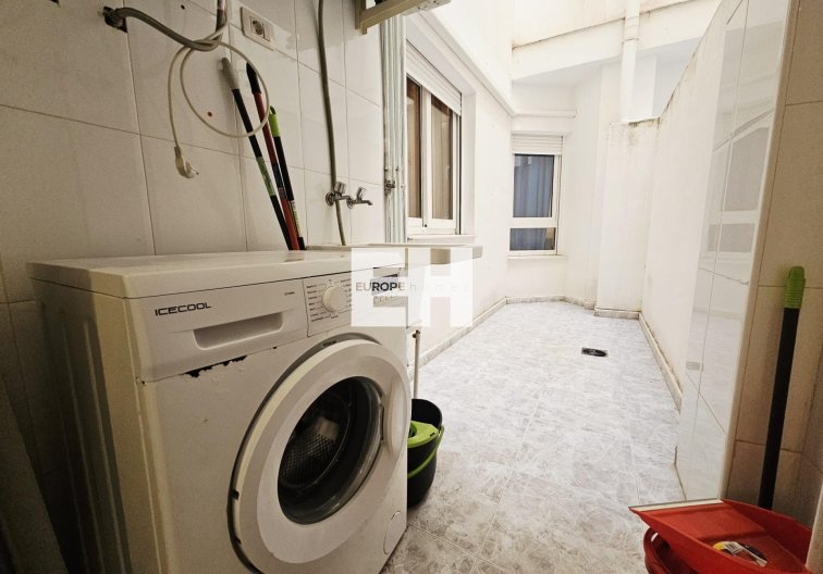 Segunda mano - Apartamento  - Torrevieja - Estacion De Autobuses