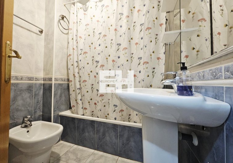 Segunda mano - Apartamento  - Torrevieja - Estacion De Autobuses