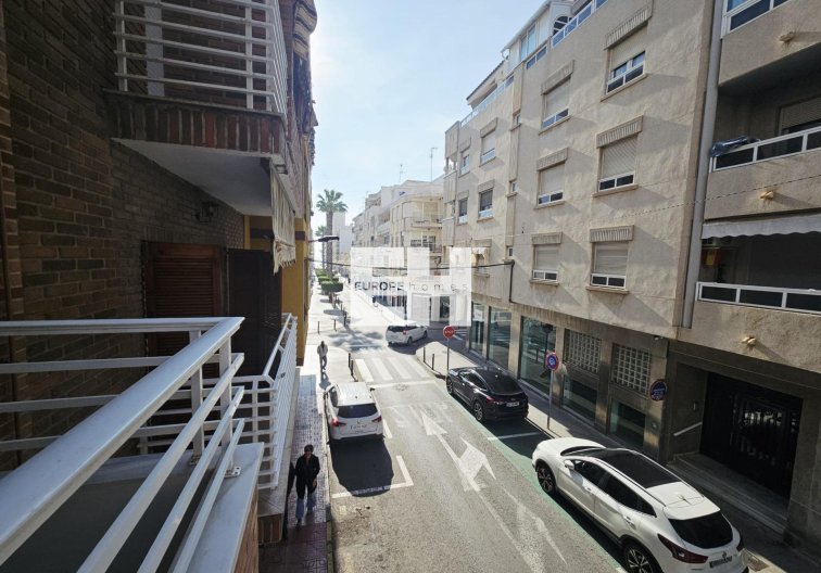 Segunda mano - Apartamento  - Torrevieja - Estacion De Autobuses