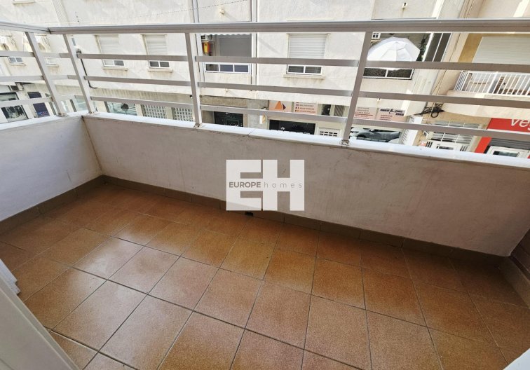 Segunda mano - Apartamento  - Torrevieja - Estacion De Autobuses