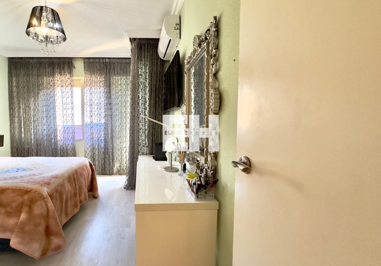 Resale - Apartment - Torrevieja - Centro