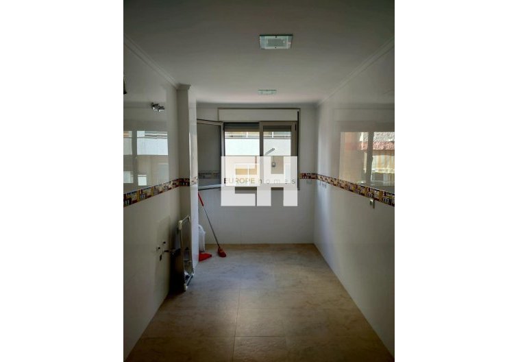 Segunda mano - Apartamento  - Torrevieja - Estacion De Autobuses