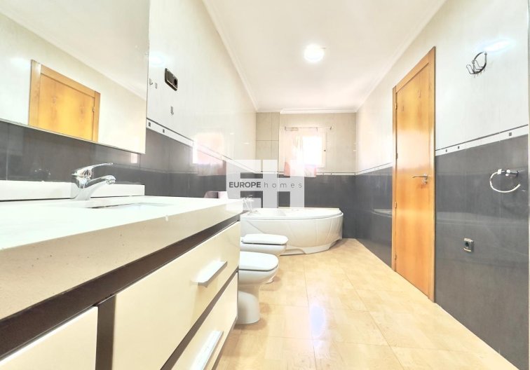 Segunda mano - Apartamento  - Torrevieja - Centro