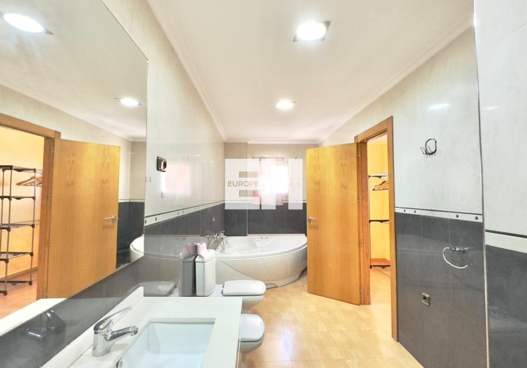 Segunda mano - Apartamento  - Torrevieja - Centro