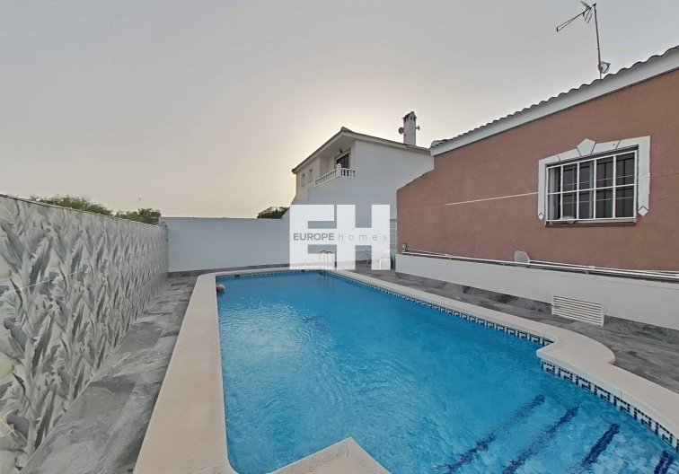 Resale - villa - Torrevieja - San Luis