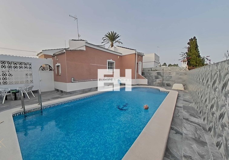 Resale - villa - Torrevieja - San Luis