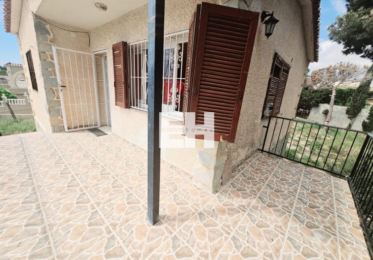 Resale - villa - Torrevieja - Los Balcones - Los Altos Del Edén