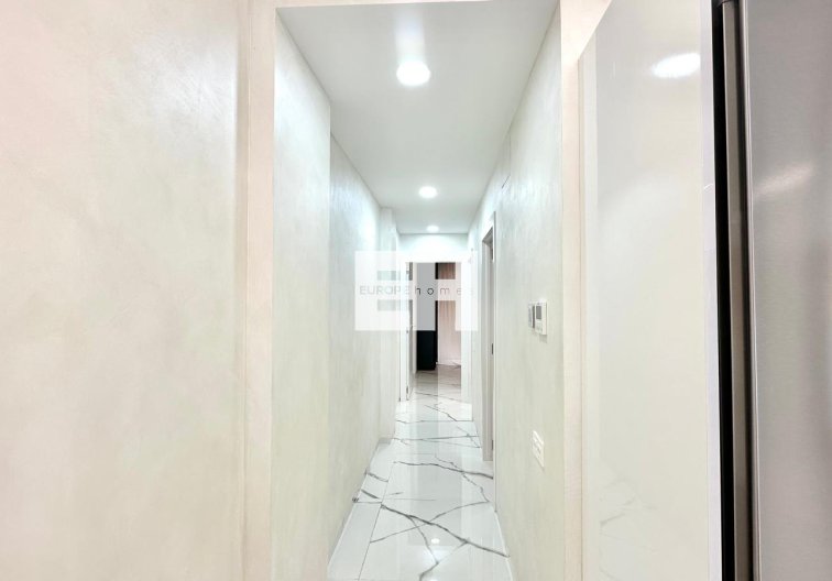 Resale - Apartment - Torrevieja - Playa del Cura