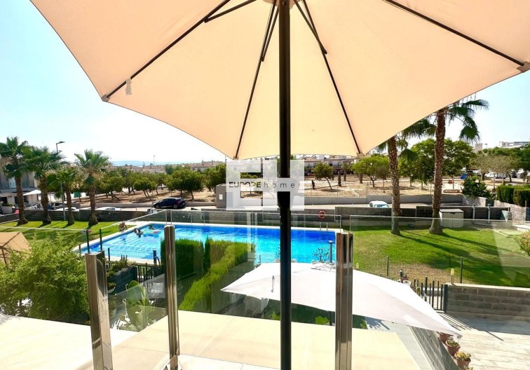 Segunda mano - town house - Torrevieja - Aguas Nuevas