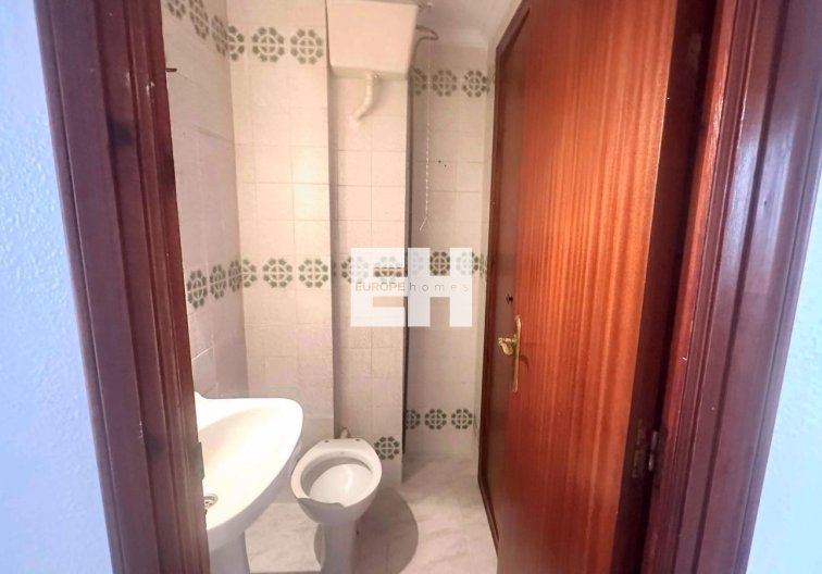 Segunda mano - Apartamento  - Torrevieja - Estacion De Autobuses