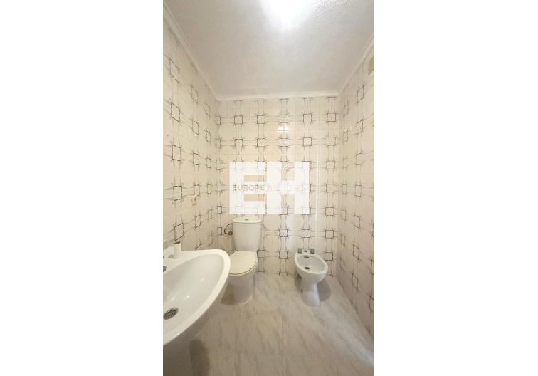 Segunda mano - Apartamento  - Torrevieja - Estacion De Autobuses