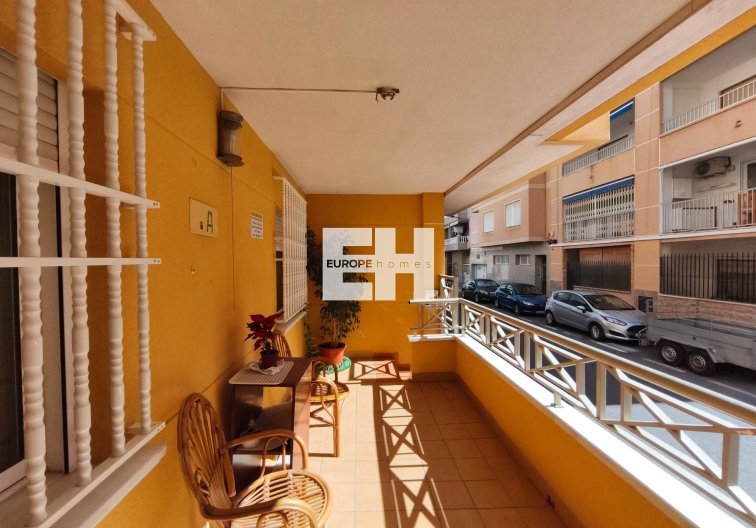 Segunda mano - Apartamento  - Torrevieja - Estacion De Autobuses