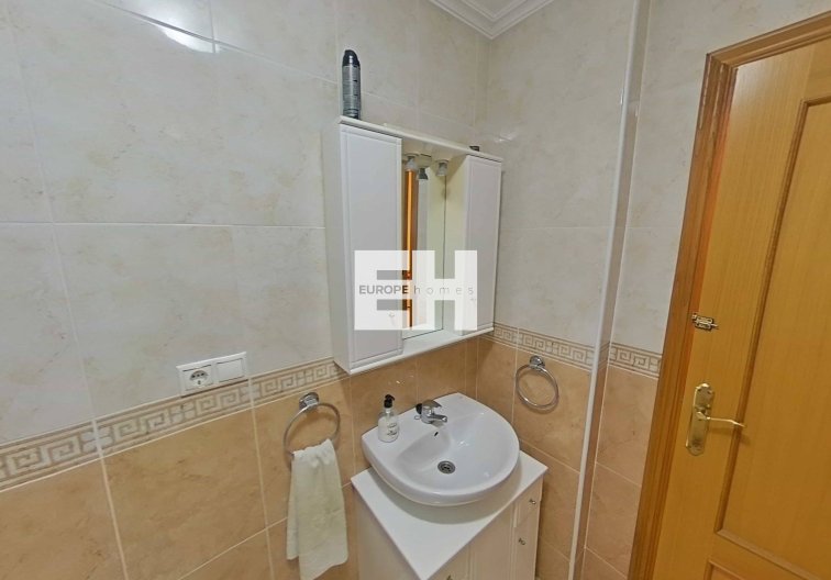 Segunda mano - Apartamento  - Torrevieja - Estacion De Autobuses