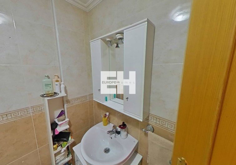 Segunda mano - Apartamento  - Torrevieja - Estacion De Autobuses