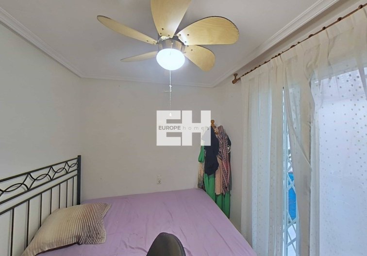 Segunda mano - Apartamento  - Torrevieja - Estacion De Autobuses