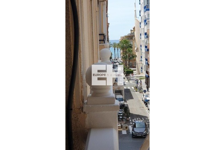 Segunda mano - Apartamento  - Torrevieja - Estacion De Autobuses