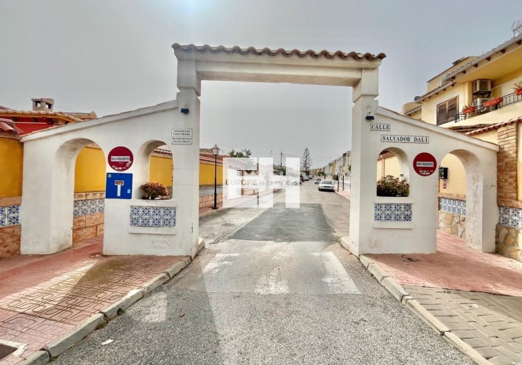 Resale - villa - Torrevieja - Los Balcones - Los Altos Del Edén