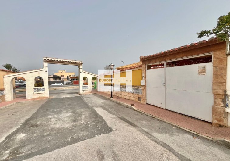 Resale - villa - Torrevieja - Los Balcones - Los Altos Del Edén
