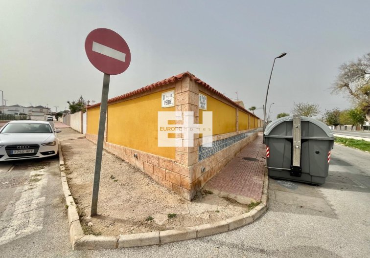 Resale - villa - Torrevieja - Los Balcones - Los Altos Del Edén