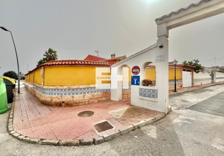 Resale - villa - Torrevieja - Los Balcones - Los Altos Del Edén