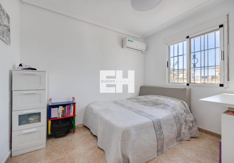 Resale - town house - Torrevieja - Aguas Nuevas