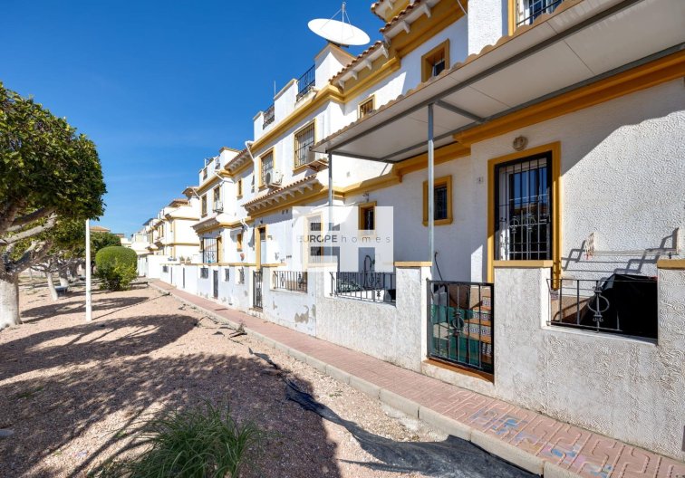 Resale - town house - Torrevieja - Aguas Nuevas