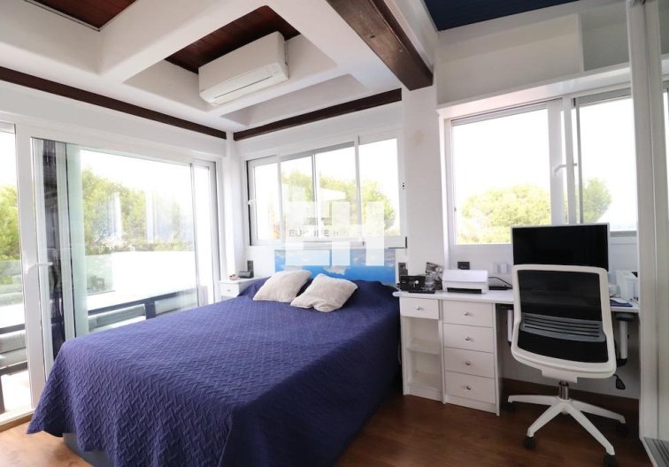 Resale - villa - Orihuela Costa - Costa Blanca