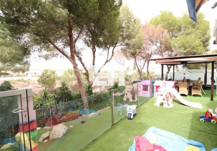 Resale - villa - Orihuela Costa - Costa Blanca
