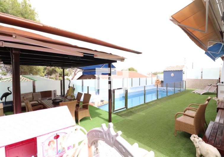 Resale - villa - Orihuela Costa - Costa Blanca