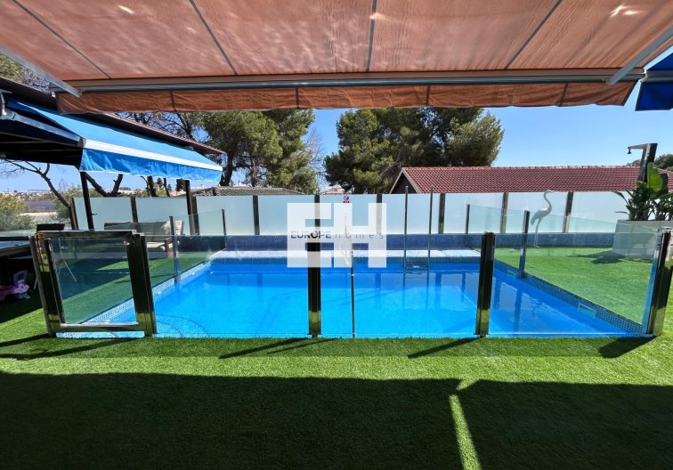 Resale - villa - Orihuela Costa - Costa Blanca