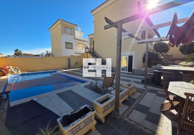 Segunda mano - villa - Orihuela Costa - Villamartín-las Filipinas