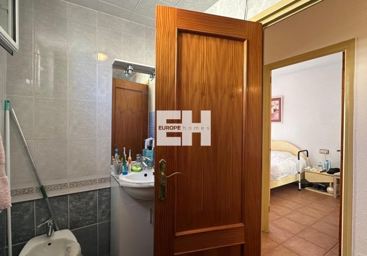 Segunda mano - Apartamento  - Torrevieja - Estacion De Autobuses