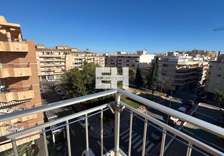 Segunda mano - Apartamento  - Torrevieja - Estacion De Autobuses