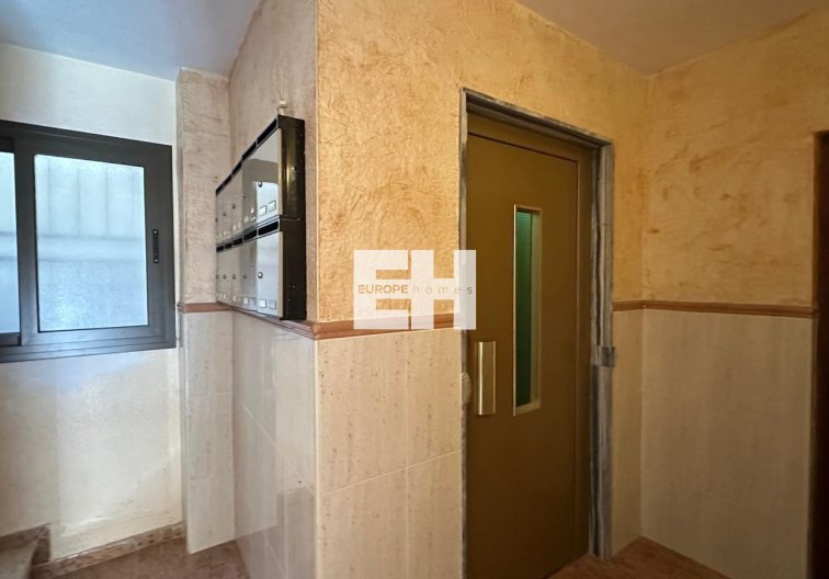 Segunda mano - Apartamento  - Torrevieja - Estacion De Autobuses