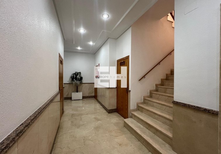 Segunda mano - Apartamento  - Torrevieja - Centro