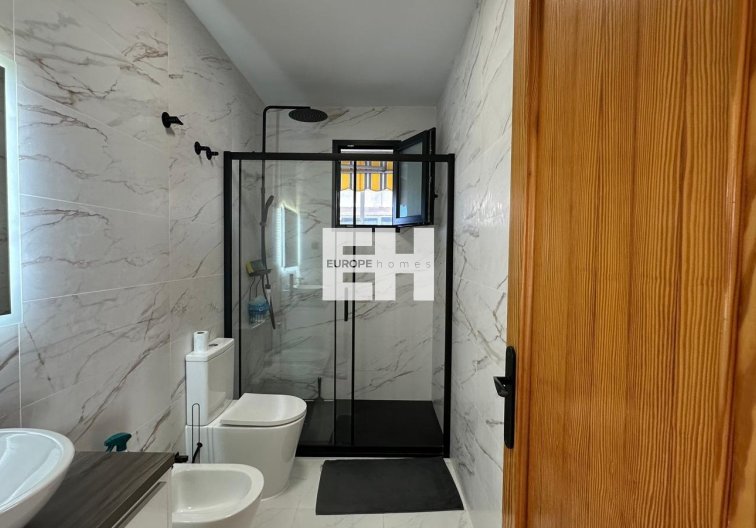 Segunda mano - Apartamento  - Torrevieja - Centro